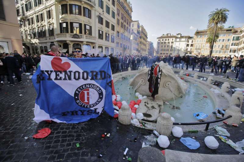 tifosi Feyenoord barcaccia roma