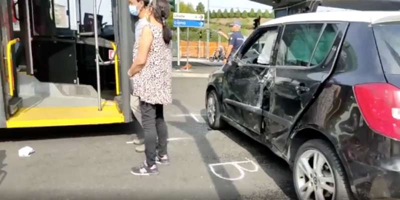 incidente tra filobus e auto a milano 3