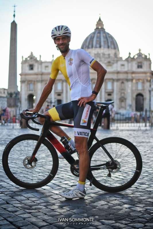 athletica vaticana vatican cycling 3