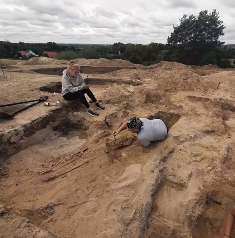 gli archeologi al lavoro