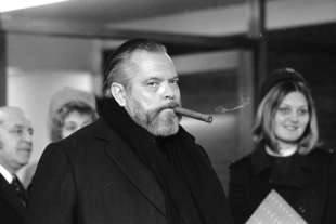 Orson Welles aeroporto di Heathrow, a Londra, nel 1971