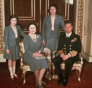 re george con la moglie e le figlie 1