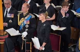 reali inglesi al funerale della regina elisabetta 4
