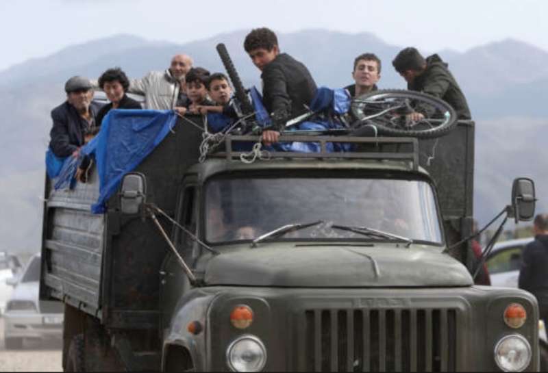 armeni in fuga dal nagorno karabakh