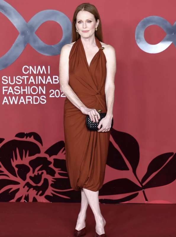 julianne moore ai sustainable fashion awards