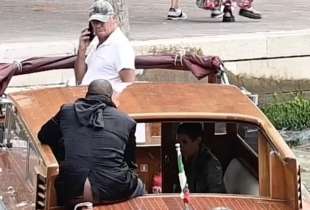 kanye west bianca censori e la misteriosa donna in barca a venezia 2