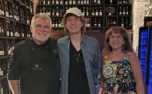 Lo chef Giovanni Guarneri con Mick Jagger a siracusa in sicilia