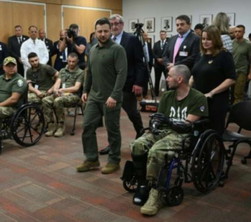 zelensky visita i soldati feriti all ospedale di new york 3