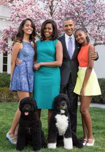 michelle e barack obama con le figlie
