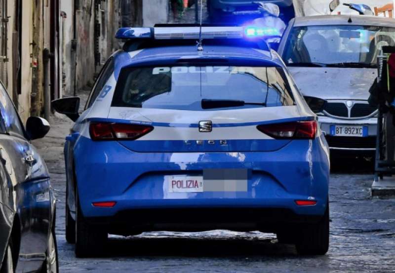 napoli, rapinatore 17enne morto durante sparatoria con la polizia 8