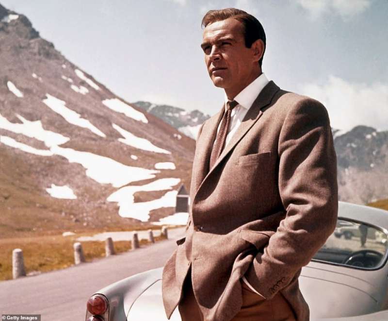 sean connery in 007 goldfinger