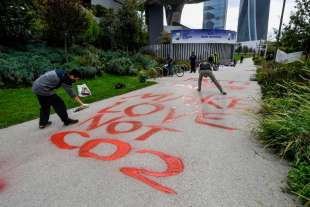 la protesta ambientalista a milano per il pre cop 2021 5