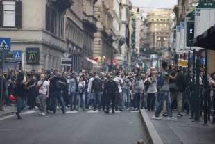 manifestazione no green pass a roma 15