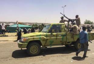 militari per strada in sudan
