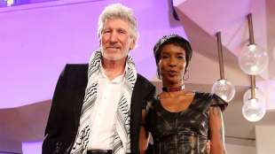Roger Waters e Kamilah Cavis 4