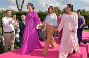 le donne in rosa abiti di charity karimi foto di bacco (12)