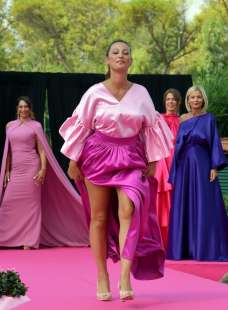 le donne in rosa abiti di charity karimi foto di bacco (9)