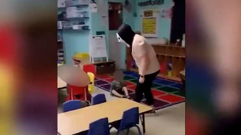 maestra asilo terrorizza bambini con la maschera di scream 7