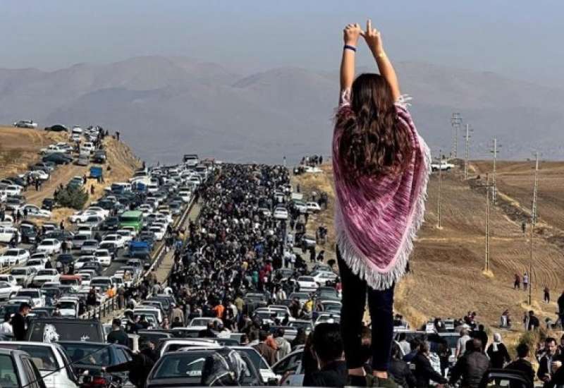manifestanti in iran per mahsa amini 1