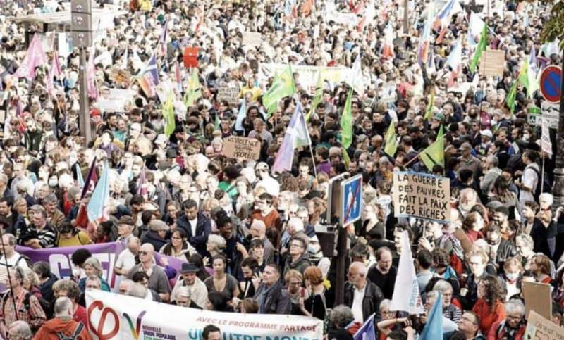 parigi proteste in piazza contro il caro vita 5