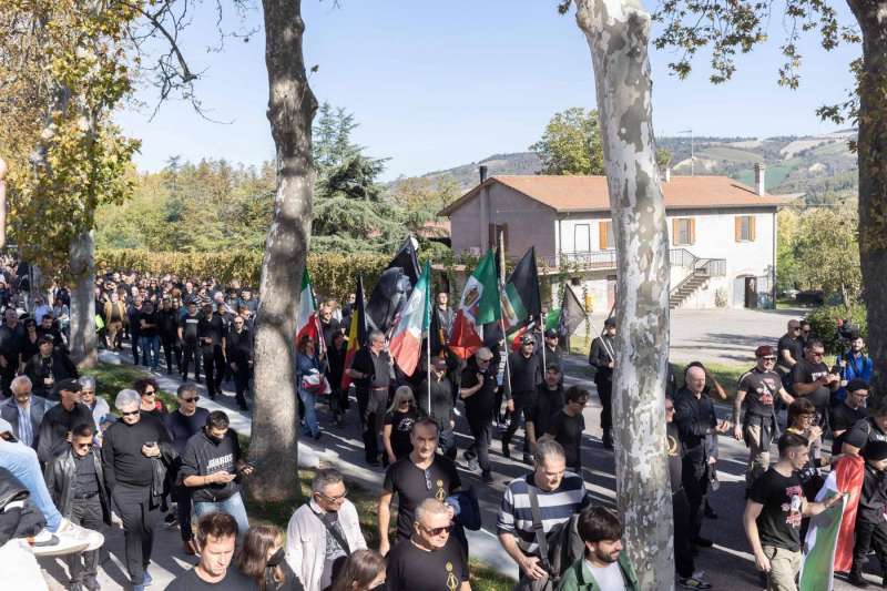 predappio, corteo degli arditi per il centenario marcia su roma 25