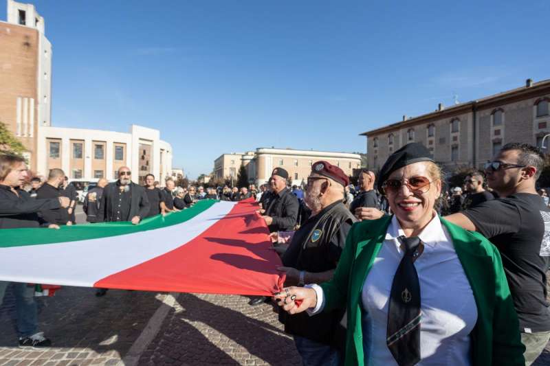 predappio, corteo degli arditi per il centenario marcia su roma 4