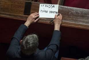 scritte contro ignazio la russa in parlamento