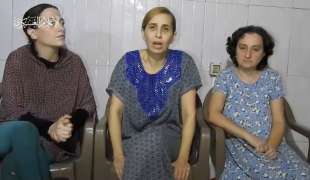 il video delle tre donne ostaggio diffuso da hamas 1