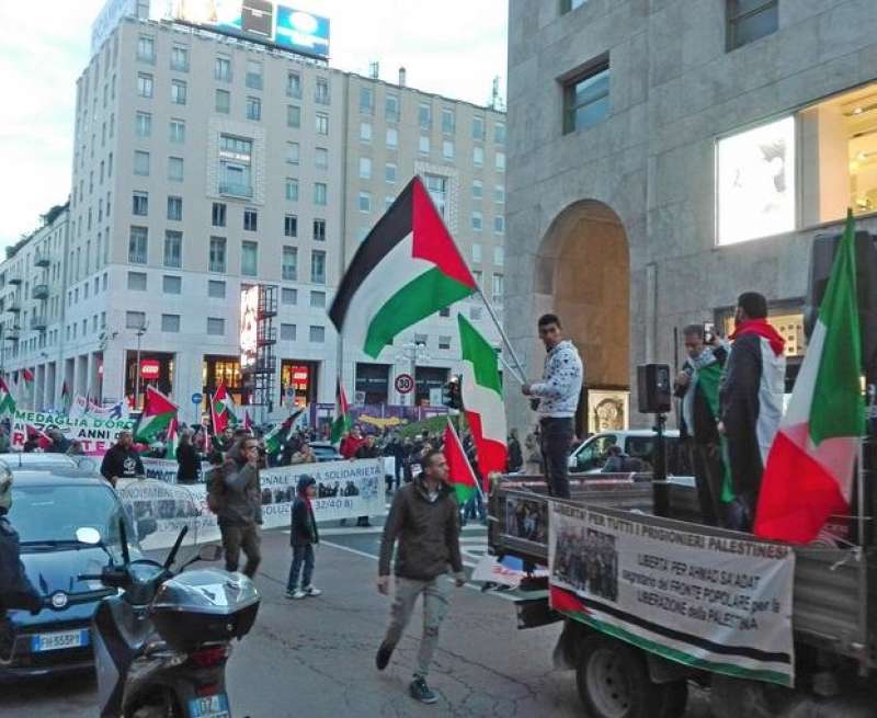 manifestazione per la palestina a milano