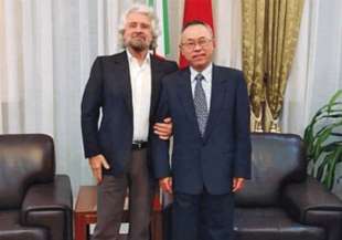 Beppe Grillo con l ambasciatore cinese Li Junhua