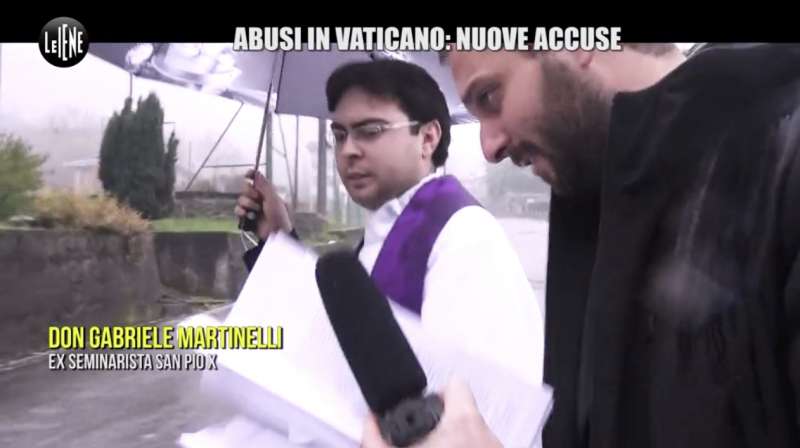 il servizio delle iene sugli abusi ai chierichetti del papa in vaticano 2