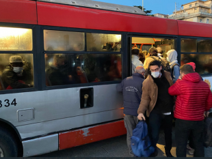 autobus pieni a roma