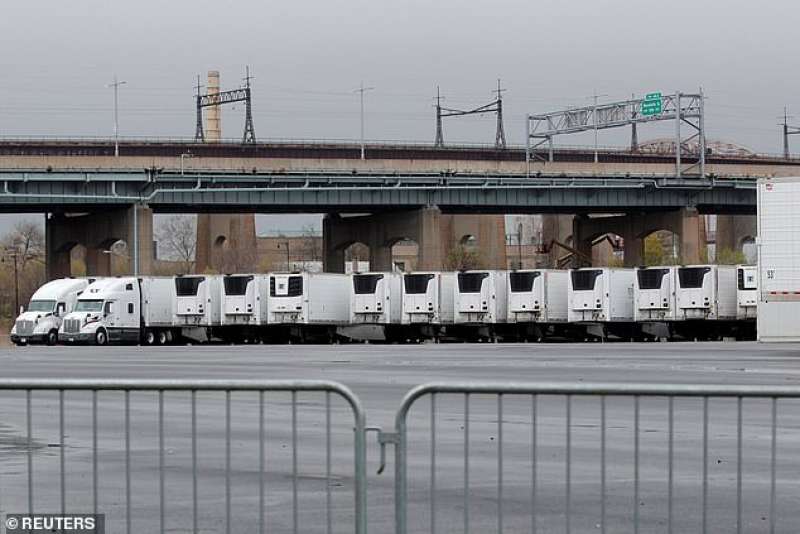 brooklyn new york camion refrigerati con cadaveri da covid