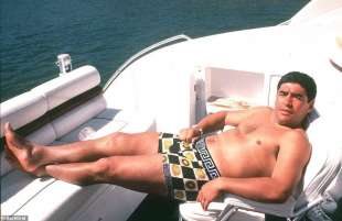 diego armando maradona in yacht nel 1986