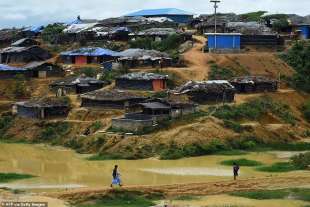 il campo profughi di kutupalong in bangladesh 16