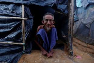 il campo profughi di kutupalong in bangladesh 21