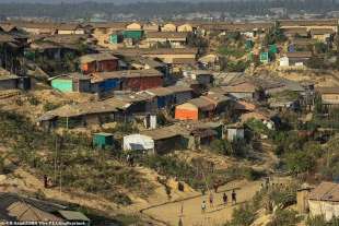 il campo profughi di kutupalong in bangladesh 24