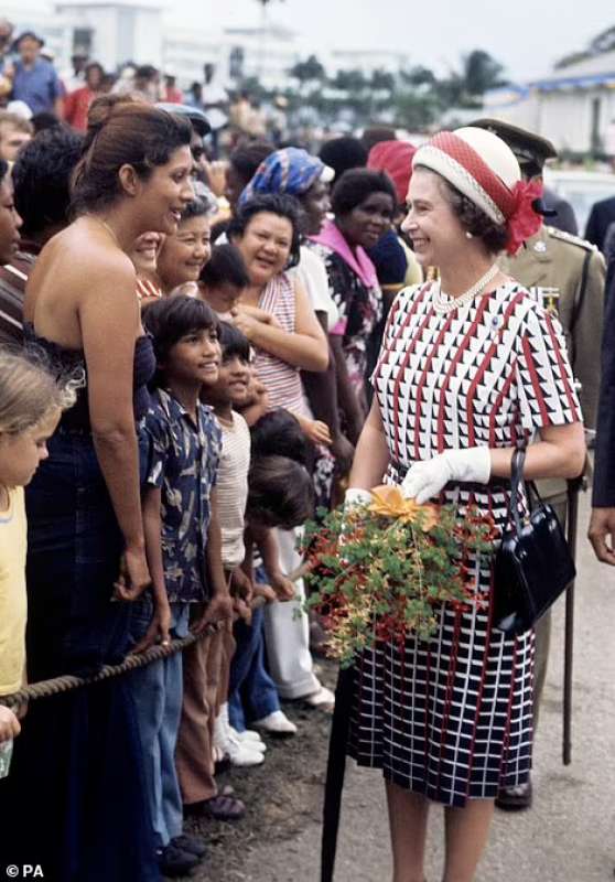 la regina alle barbados nel 1966 3