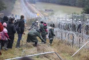 migranti al confine tra bielorussia e polonia 31