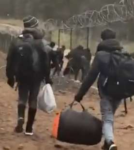 migranti al confine tra bielorussia e polonia 5