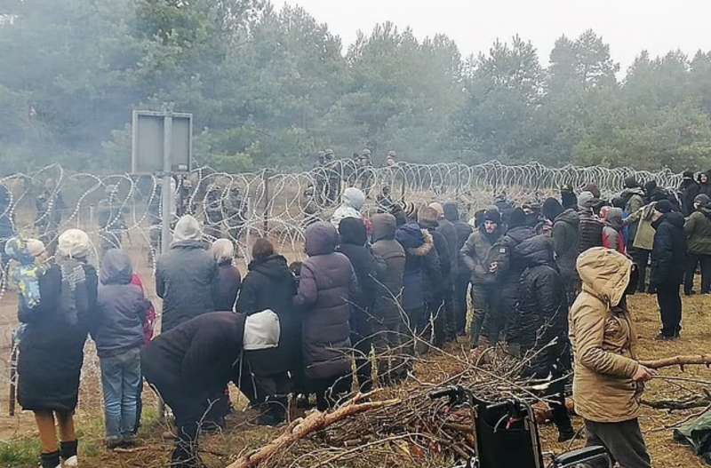 migranti al confine tra polonia e bielorussia 3