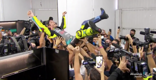 VALENTINO ROSSI STAGE DIVING