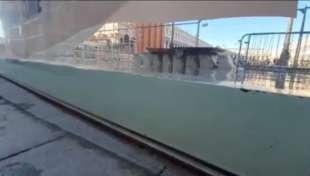 barriera di vetro difende san marco a venezia 2