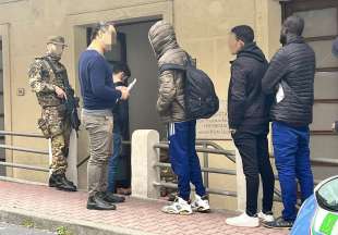 le autorita francesi bloccano i migranti a ventimiglia 1