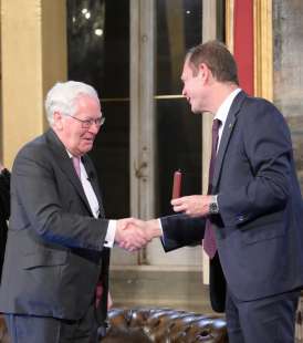 lord mervyn king riceve il premio bancor da frederik geertman foto di bacco (1)