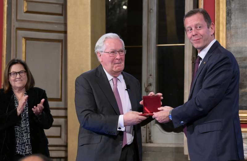 lord mervyn king riceve il premio bancor da frederik geertman foto di bacco (3)