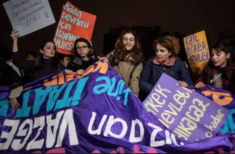manifestazione contro la violenza sulle donne a istanbul 1