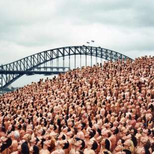 migliaia di persone nude a sidney foto di spencer tunick 1