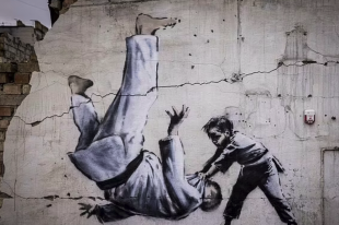 murale di banksy in ucraina 5