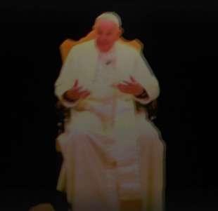 ologramma papa alla partita della pace